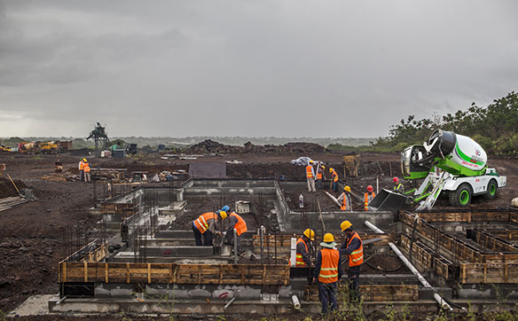 中科聚峰混凝土攪拌車土建工程施工現(xiàn)場